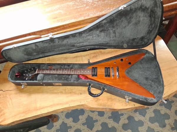 2016 Gibson Flying V guitar vintage trans amber nitro finish limited addition 1