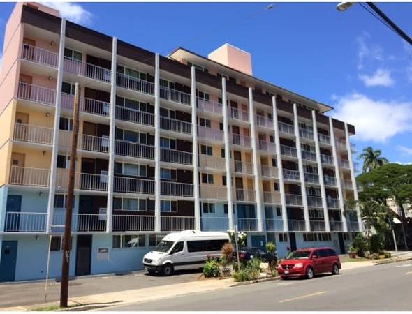 $2,652 / 2br - 778ft2 - Beautifully renovated with an endless breeze! (Punahou and Young)63939392927234120