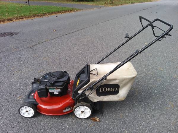Toro 21" Self-Propelled Recycler lawn mower 1