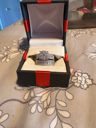 Beautiful Sterling Silver 3 karat engagement ring & wedding band 1