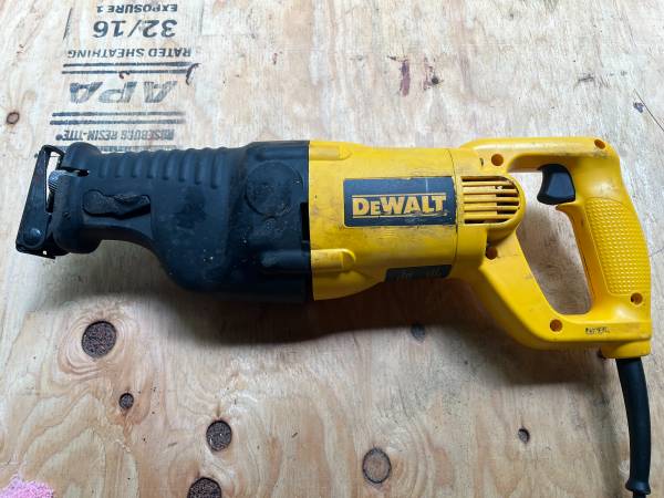 Reciprocating Saw - Dewalt 1