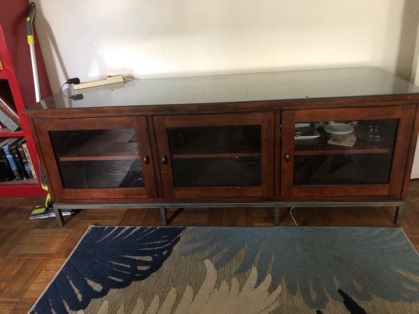 Armario de vidrio y madera maciza con 3 puertas 17 x 68 - $400 (Shreveport)63469921180289121
