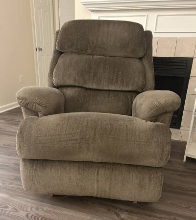 FREE Rocker Chair with footrest 1