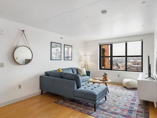 $2,295 / 1br - 560ft2 - Bike Storage, Maple or Concrete Flooring, Central U-District Location (U-District)63870756871811120