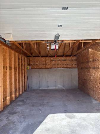 $180 Briar Lane Big Garage Norwich CT 06360 (Norwich CT)64194822733698123