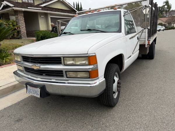 Chevrolet 3500 flatbed 1