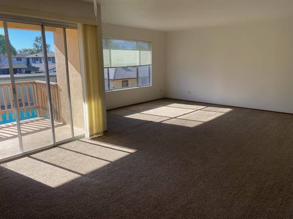 $2,300 / 2br - 765ft2 - Upstairs Unit In A Great Location With a Pool Close To Sonoma Square (sonoma)63933766639746123