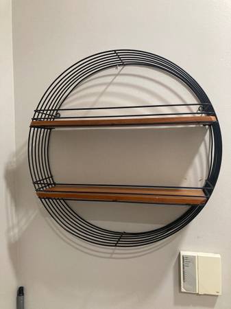 WALL SHELF - ROUND METAL 1