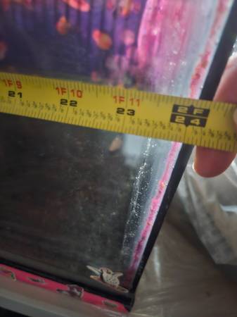 Fish tank with lid$20 24L x 21 H x 12 W (Greenville)63838160741635122