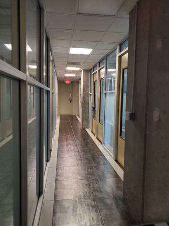 $420 / 350ft2 - Oficinas económicas cerca de la I-5 y de la estación de tren (Downtown Oceanside)63621323191937124