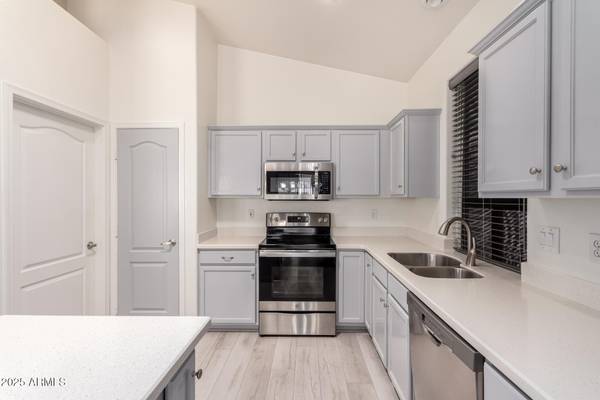 $375,000 / 3br - 940ft2 - 3 Bed Residential in Gilbert (Gilbert, AZ, $375,000) (Gilbert, AZ)64143911956738123