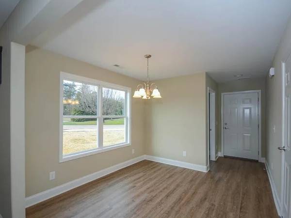 $1,050 / 3br - Beautiful Duplex - 3 bedroom, 2.5 bath near - Downtown, ETSU (Johnson City, TN)63674311023873123