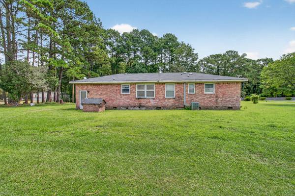 $525,000 / 4br - 1375ft2 - Single-Family Detached Home for Sale in Johns Island: 4 Beds, 1.5 Bath (Johns Island)64016107652097122