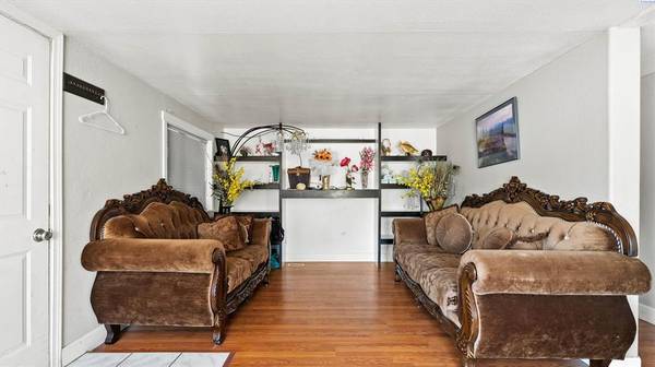 $100,000 / 3br - 1008ft2 - West Richland Home for Sale. NOT RENT-6530 Meyers St. (West Richland)64030644960769122