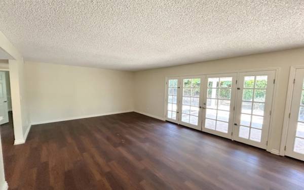 $3,574 / 4br - 2408ft2 - Dream home awaits spacios (Simi Valley)63981244359683120