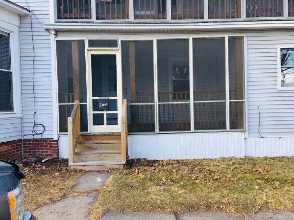 $1,600 / 1br - Amplio departamento de una habitación en primer piso (Florence MA)64017045478402120