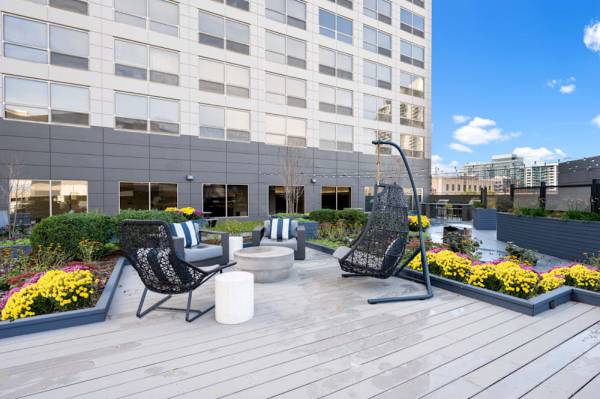 $1,400 / 560ft2 - Sublease – Studio Apartment at Presidential Towers (Downtown Chicago) | Decemb (West Loop, Chicago)64041810419203124