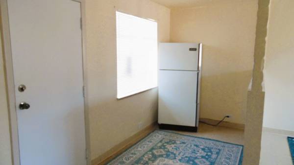 SMALL 1 BRD apartment with private front and back yards 1