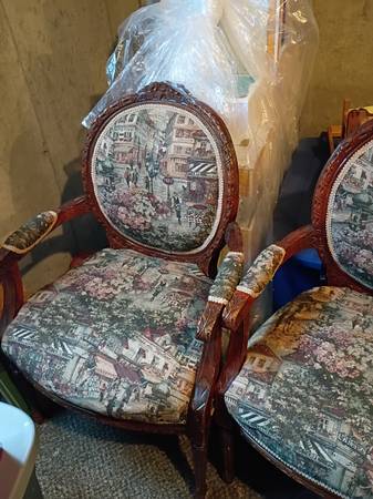 2 vintage chairs 1