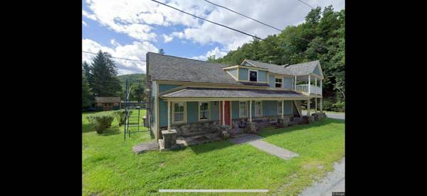 Loft Like Cozy First Floor Apartment

$2,500