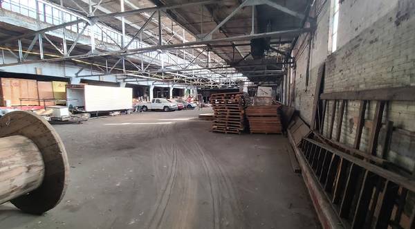 $1,450,000 / 350000ft2 - Off Market Warehouse Across From Amazon (Cleveland)63924296064258122