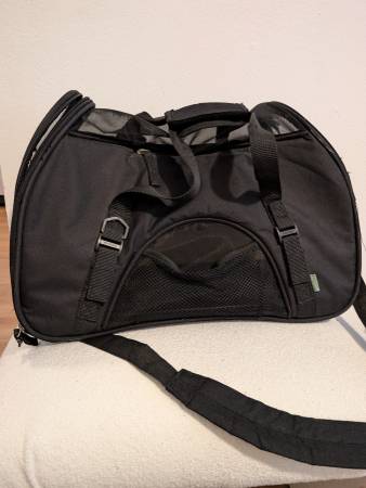 Pet Carrier / Travel Bag (north beach / telegraph hill)63934079197315120