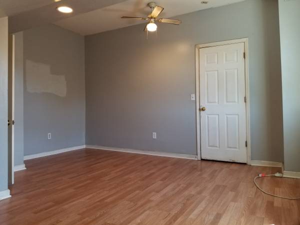 $500 / 4br - 1600ft2 - Looking for 1 clean housemate - 4 bedroom, 2 bath house w/ FREE WIFI (Cincinnati)63974468639746123