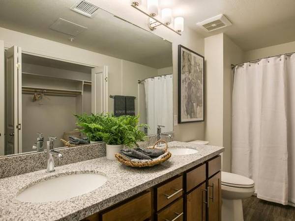 $2,343 / 3br - 1336ft2 - Private Patios & Balcony, 9 ft Ceilings, Gourmet Kitchen w/ Gas Range63806020162561124