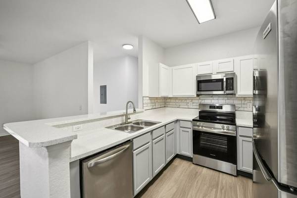 $1,515 / 1hab - 840ft2 - Lavadora/Secadora, Parque para Perros con Circuito de Agilidad, 1/hab (4714 Crosswind Ct, Melbourne, FL)63823722323715122