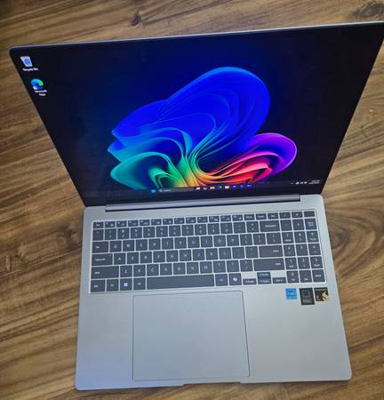 Samsung Galaxy Book4 Edge 16 Win 11 16GB 512GB 16" Touch Notebook-#B51 1