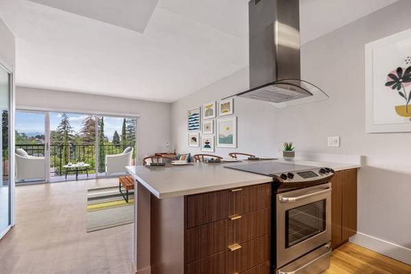 $4,012 / 443ft2 - Courtyard with Fireplaces, Large Spacious Closets, Studio (palo alto)63994247962755124