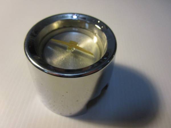 Botón de bocina para volante de Ford Thunderbird 1961-1963, reborde cromado centro - $35 (Roseville)63440114030593122