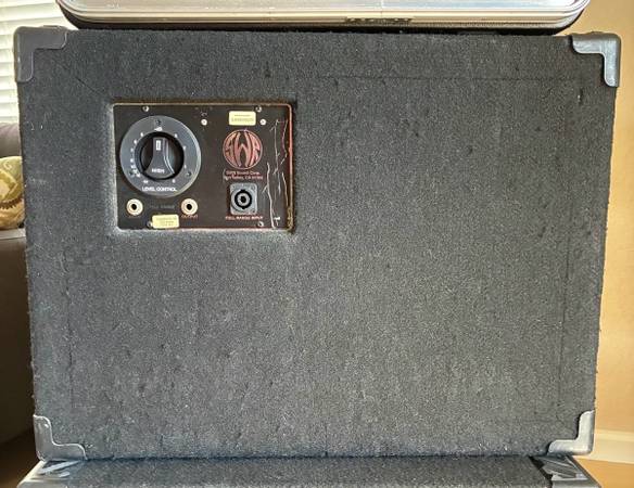 SWR  GOLIATH Ⅲ SPEAKER SYSTEM SWR Goliath III Bass Cabinet (700 Watts, 4x10 in.) | zZounds