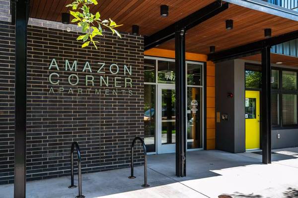 $1,890 / 1br - 696ft2 - Wonderful location for commuters! $500 OFF at Move-In Special!! (Eugene - Amazon Pool)63977276578178120