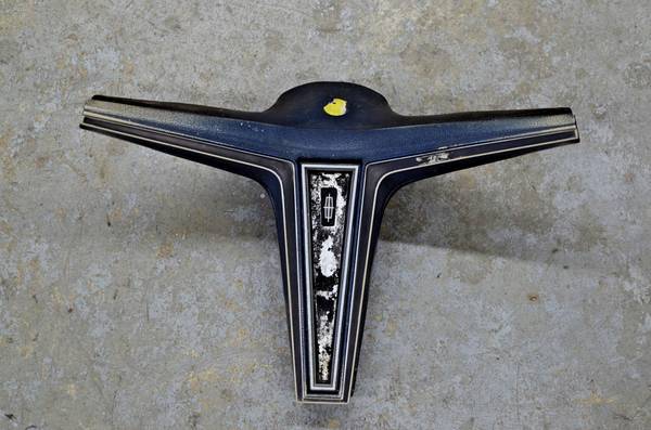 Lincoln Steering Wheel Horn Pad 1