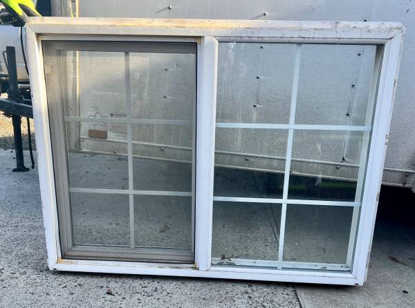 Side-to-side slider window 1