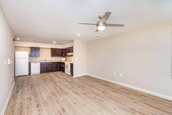 $1,295 / 1br - 660ft2 - Community Room, Laundry Facilities, BBQ/Picnic Area, W/D Hookup (Galloway Crossing)63925334608386121