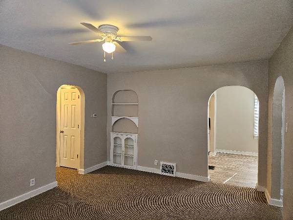 Cute 2 bedroom on Hackley 1