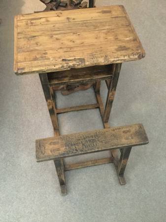 Rare Child's Chinese school desk 1