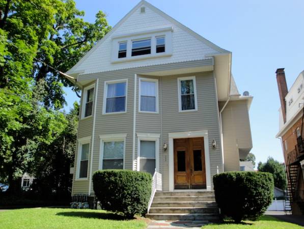 $2,600 / 3br - 1300ft2 - Awesome in East Rock ! (East Rock)64010332595331120