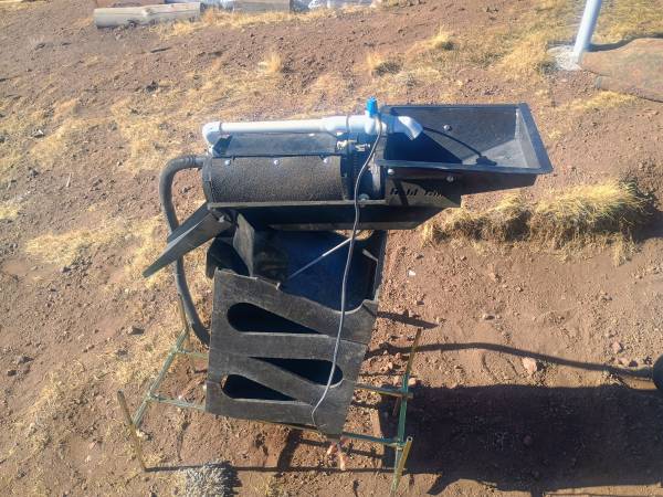 Gold Cube With Trommel, Pump, & Stand Included 1