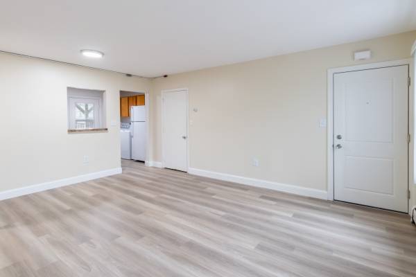 1 Modern 2BD Apt w/ Laundry, Wood Floor & Move-in Special! 1