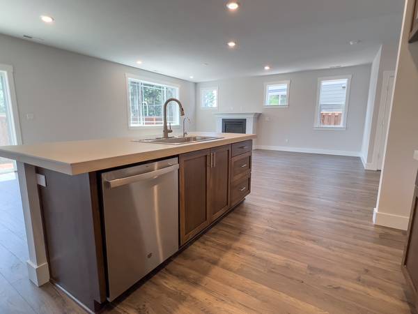 $3,195 / 4br - 2258ft2 - 4 bedroom 2.5 bath House in SW Beaverton! A/C & Washer & Dryer (Beaverton)63672600785409123