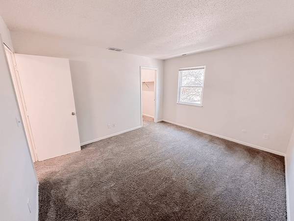 $950 / 2br - 750ft2 - Parque para perros, Paquetes de electrodomésticos, Patio (327 Union St, Newark, OH)63686015219329124