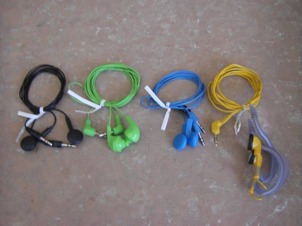 4 Wired Earbuds 1