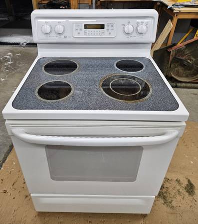GE Electric Range 1