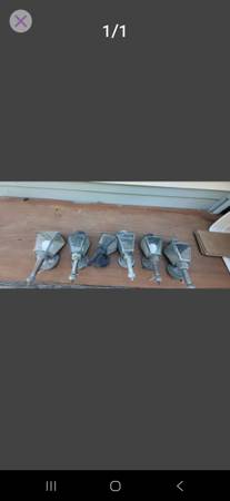 Free exterior lights/work/no broken glass 1