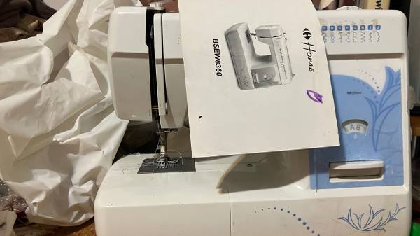 Electric sewing machines for parts only 1