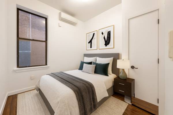 $2,800 / 1br - ⭐️ Bright 1 Bed + Office with Backyard Access in Prime Bushwick | NO FEE (BUSHWICK)64033292132227122