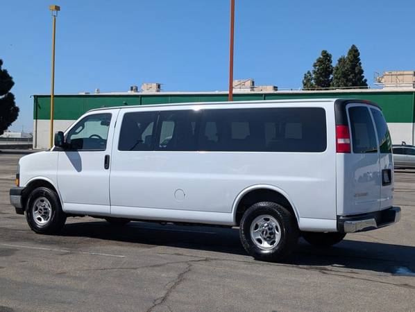 2018 GMC Savana 3500 Extended - Photo 2